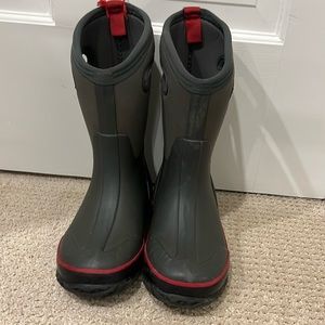 Bogs boys grey red snow boots, great condition size 1 youth